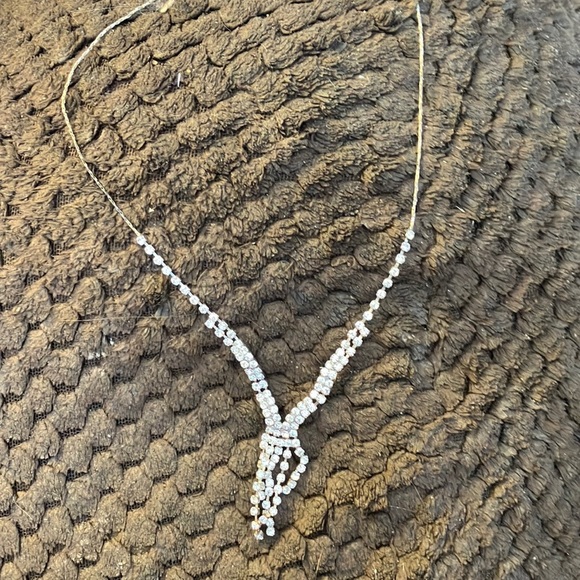 Dressy new necklace - Picture 1 of 3